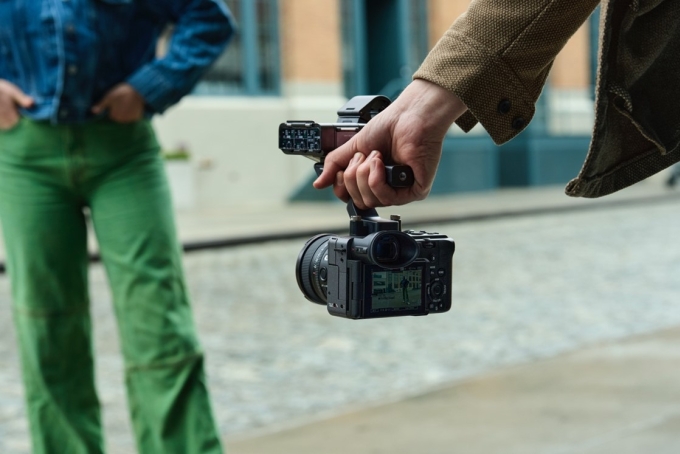 Máy trang bị hai chế độ chống rung gồm Active Mode và Dynamic Active Mode. Ảnh: Sony