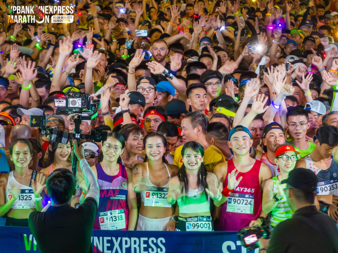 VPBank VnExpress Marathon Midnight 2025 thu hút 12.000 runner. Ảnh: VnExpress Marathon