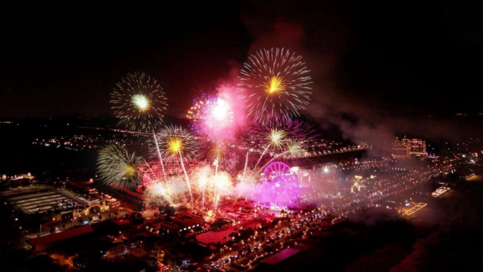 Màn bắn pháo hoa khai mạc Sport Festival. Ảnh: NVW