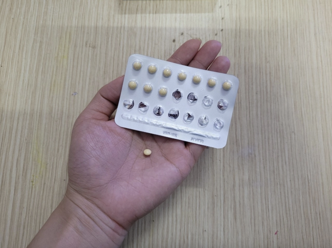 Nhiều người tự ý sử dụng thuốc tránh thai để trị mụn. Ảnh minh họa: Trà My