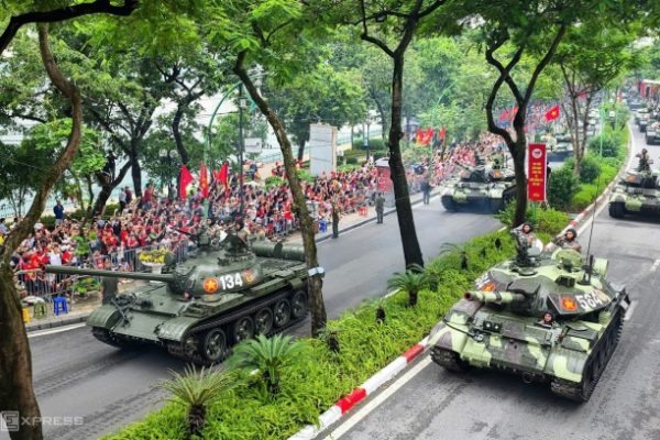 Duyệt binh Ba Đình: Quân đội diễu hành với xe pháo hiện đại
