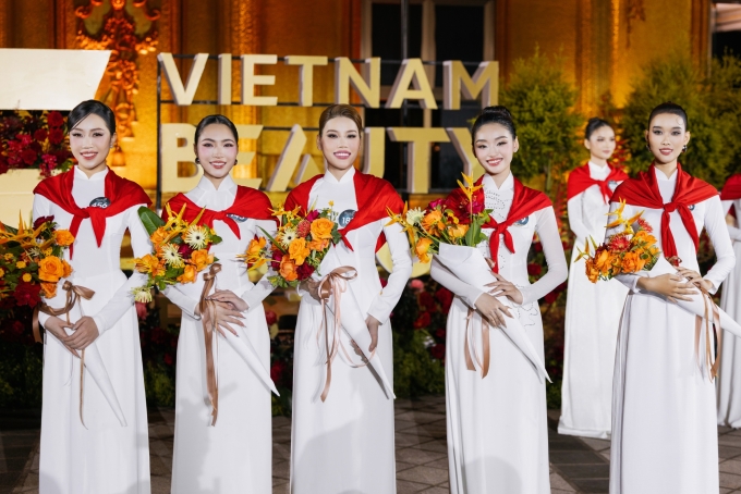 Quế Anh hát Giai điệu tự hào cùng thí sinh Miss Grand Vietnam - 2