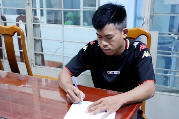 Chủ nợ ép chụp ảnh khỏa thân: Cảnh báo về vay tín dụng đen