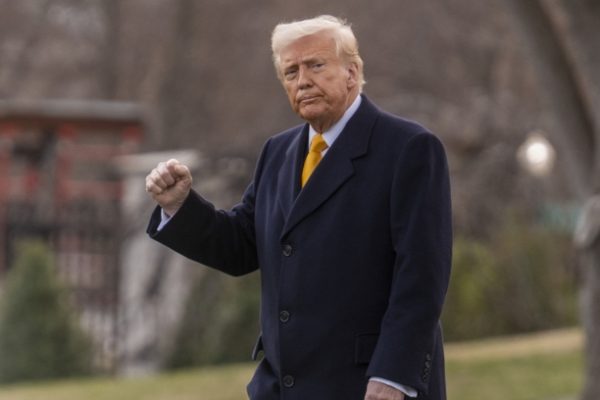 Ông Trump đấu Harvard: Ra giá nửa tỷ USD?