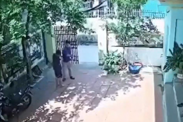Giáo viên tát học sinh tại nhà: Phản ứng trái chiều