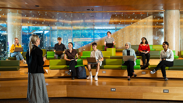 Chương trình giảng dạy được thiết kế linh hoạt và thực tiễn. Ảnh: Adelaide University