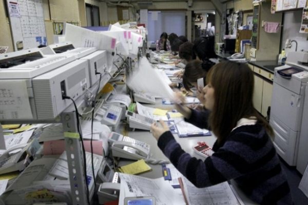Nhật Bản tụt hậu số: Máy fax và đĩa mềm vẫn còn được dùng
