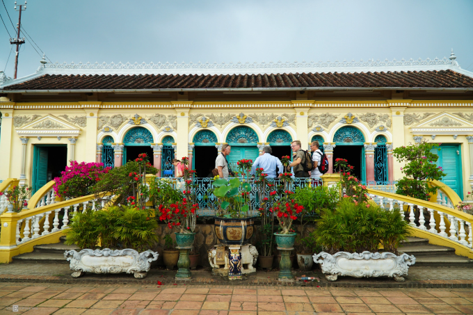 Nhà cổ Bình Thuỷ là một trong những điểm tham quan thu hút đông du khách trong và ngoài nước ở xứ Tây Đô. Ảnh: Di Vỹ