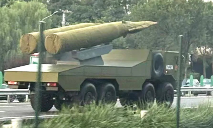 Tên lửa YJ-17 được bọc kín trong bức ảnh đăng ngày 19/8. Ảnh: War Zone