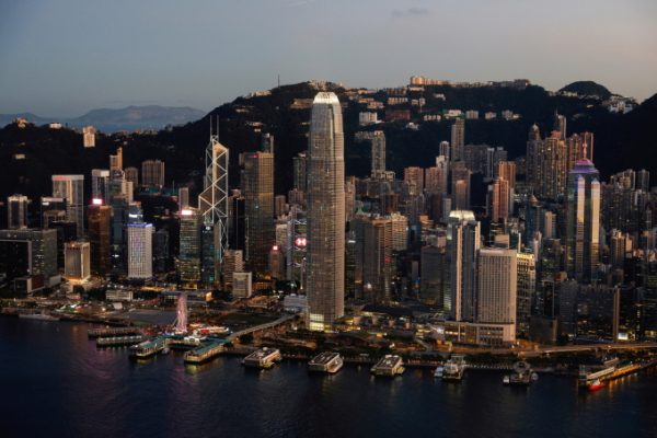 Bất động sản Hong Kong: Các nhà phát triển ngập trong nợ nần