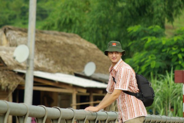 Rể Đức “nghiện” diễu binh Việt Nam: Góc nhìn độc đáo