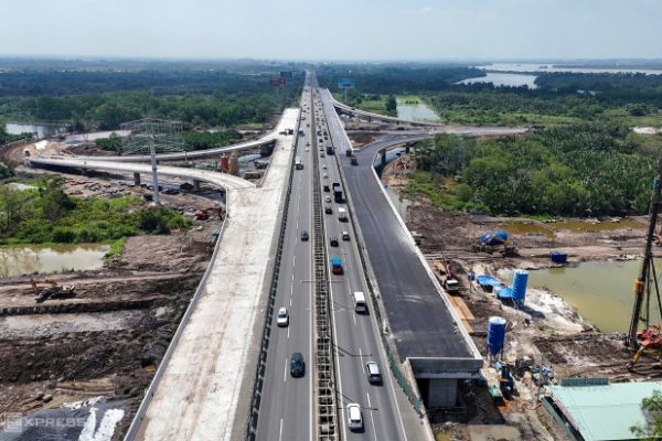 TP HCM: Mục tiêu tăng trưởng kinh tế trên 10% nửa cuối năm