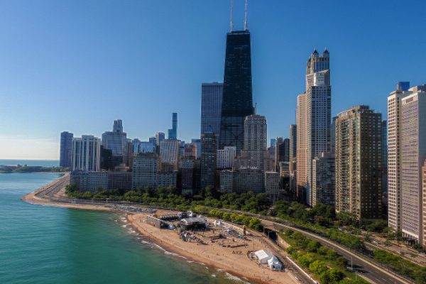 Chicago Phản Đối Điều Vệ Binh: Căng Thẳng Với Lầu Năm Góc