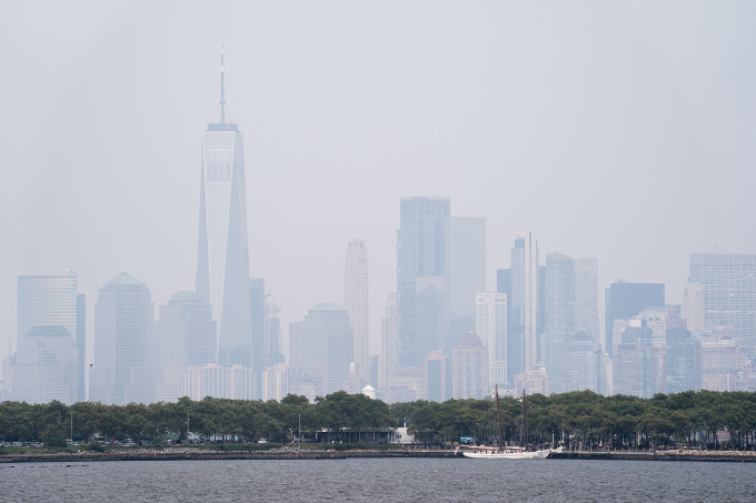 Khói cháy rừng bao phủ New York, Mỹ, ngày 26/7. Ảnh: AFP
