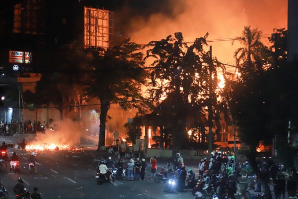 Biểu tình Indonesia: Nhà Bộ trưởng bị cướp phá