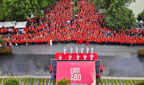 Hơn 1.300 người cao tuổi hát Quốc ca mừng Quốc khánh 2/9