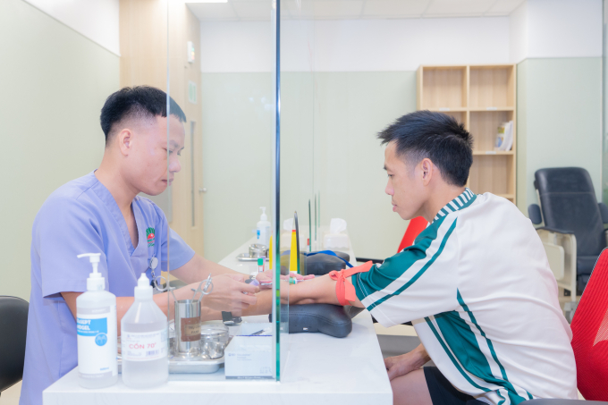Cầu thủ CLB Hà Nội được chăm sóc sức khỏe toàn diện tại BVĐK Hồng Ngọc. Ảnh: Bệnh viện cung cấp