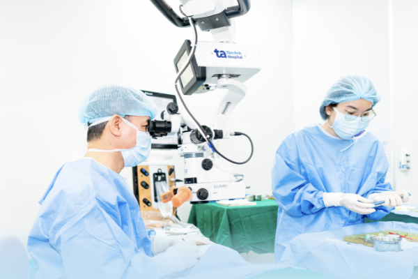 Đục thủy tinh thể: Nguyên nhân và cách điều trị giảm thị lực