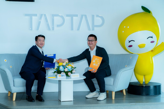 Lãnh đạo Bảo hiểm BSH và TAPTAP bắt tay chúc mừng thỏa thuận hợp tác. Ảnh: BSH