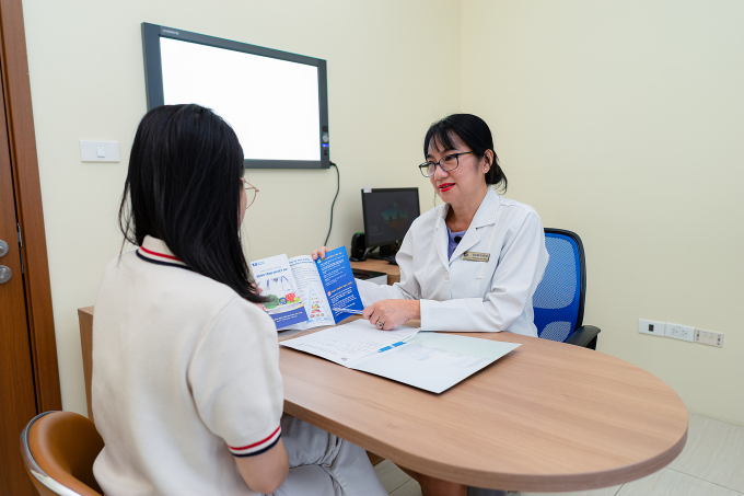 Bác sĩ Yến Thủy tư vấn chế độ dinh dưỡng cho người bị tim mạch. Ảnh: Bệnh viện Đa khoa Tâm Anh