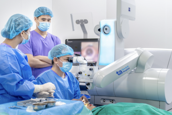 Phục hồi thị lực nhanh chóng với phẫu thuật cận thị sớm