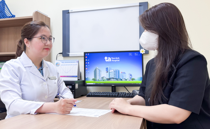 Bác sĩ Giang tư vấn quy trình IVF cho phụ nữ đơn thân. Ảnh minh họa: Hoài Thương