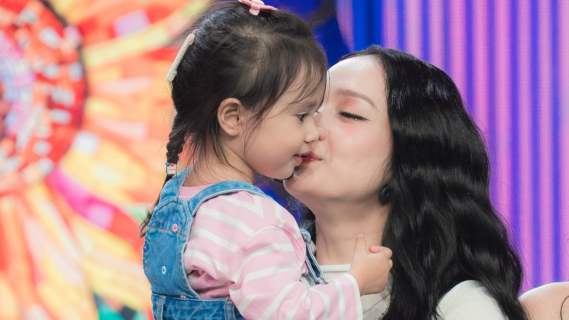 Bảo Anh gây chú ý khi giới thiệu con gái ở show 