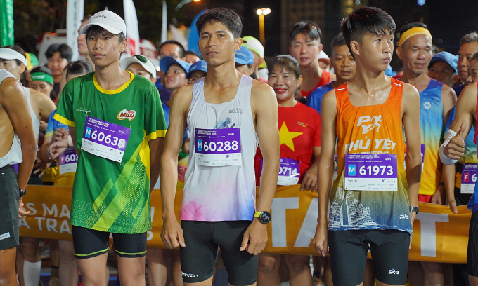 Y Glap Niê (Bib 60288) đứng trước vạch xuất phát 10km. Ảnh: VM