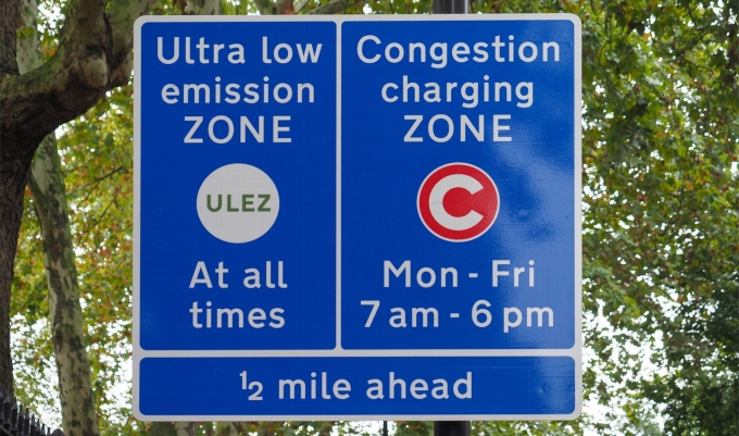 Bảng thông báo vùng phát thải cực thấp (Ultra-Low Emission Zone) của London. Ảnh: TomTom