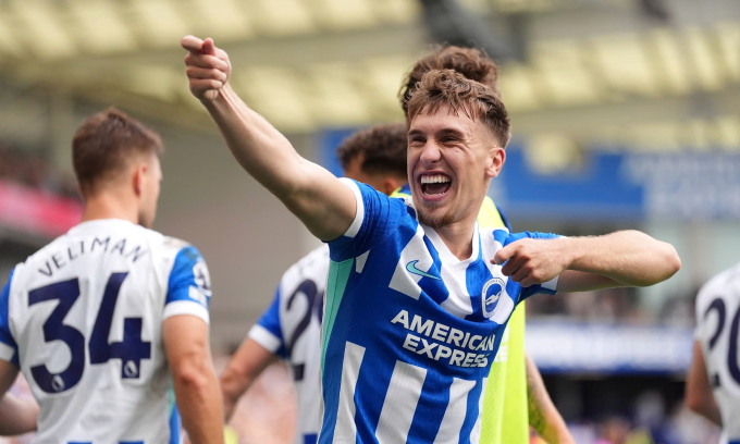 Tiền vệ Brajan Gruda mừng bàn thắng quyết định cho Brighton. Ảnh: PA