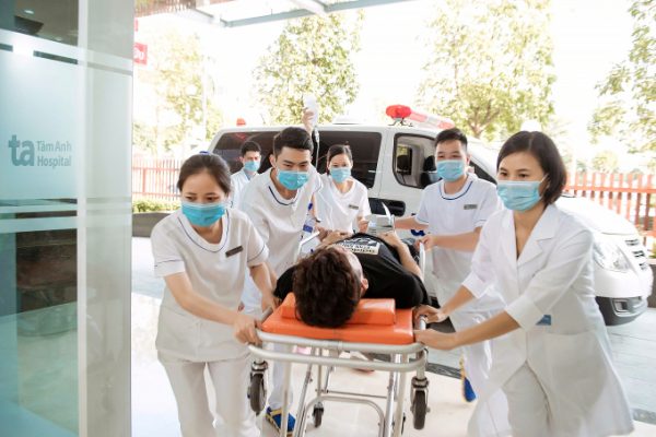 Đau ngực kiểu nào là dấu hiệu của nhồi máu cơ tim?