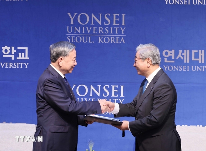 Tổng Bí thư Tô Lâm nhận bằng Tiến sĩ danh dự của Đại học Yonsei. Ảnh: TTXVN