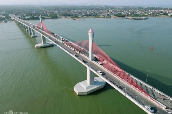 Cấm cầu Cửa Hội do bão Kajiki: Tin tức mới nhất