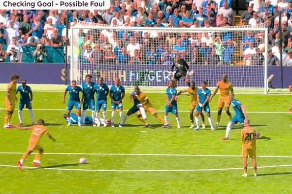 Chelsea thoát thua ngoạn mục nhờ luật hiếm Ngoại hạng Anh