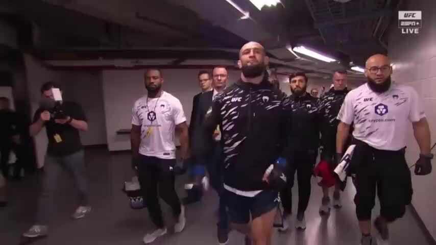 Chimaev thành tân vương hạng trung UFC