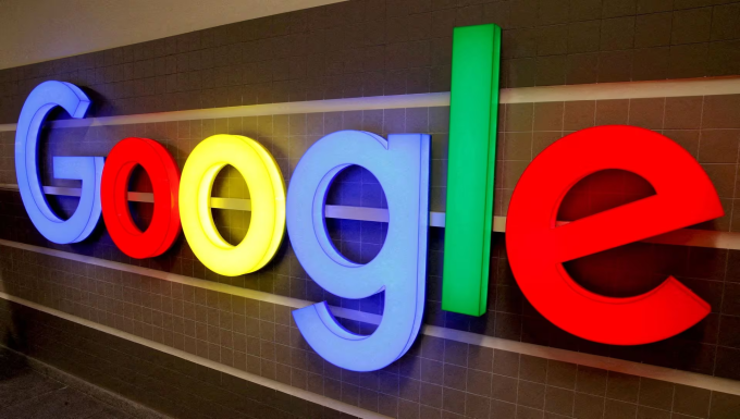 Một tấm biển được chụp bên ngoài văn phòng Google gần trụ sở chính của công ty ở Mountain View, California tháng 5/2019. Ảnh: Reuters