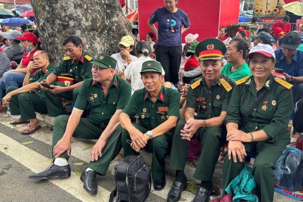 Tổng duyệt diễu binh: ‘Quản ca’ khuấy động không khí
