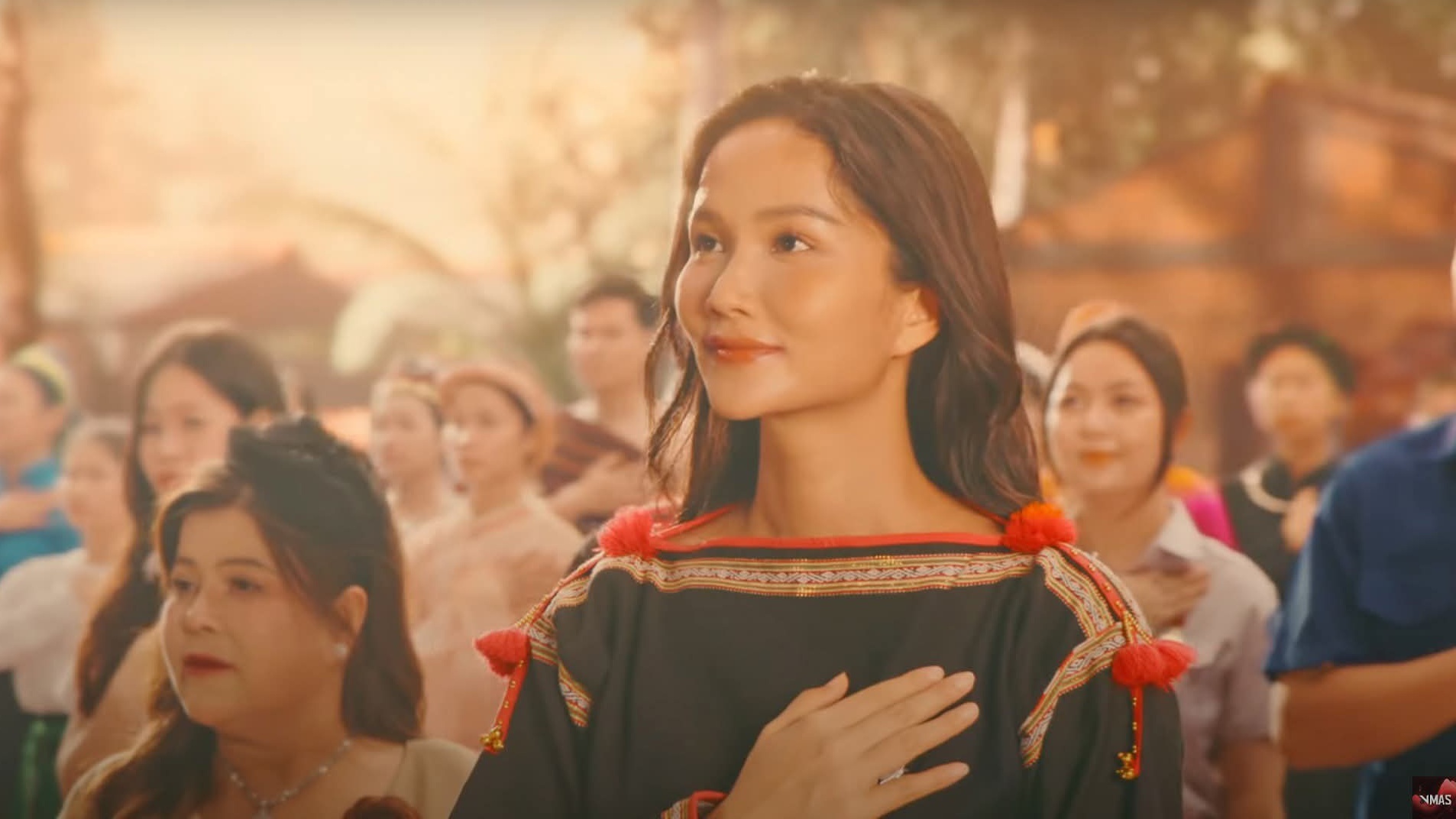 Dàn khách mời chia sẻ cảm xúc quay MV 