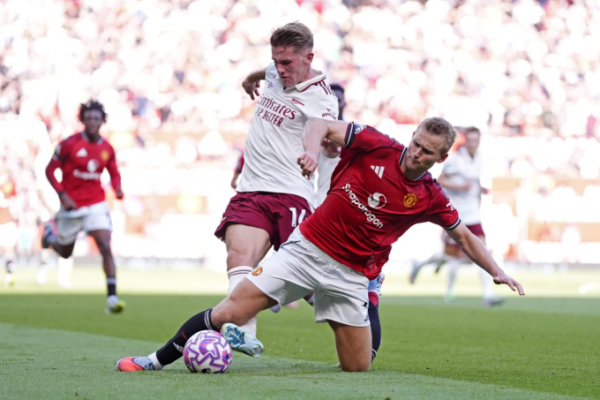 Cựu trợ lý Ferguson: Cảnh báo về trung vệ của Man Utd