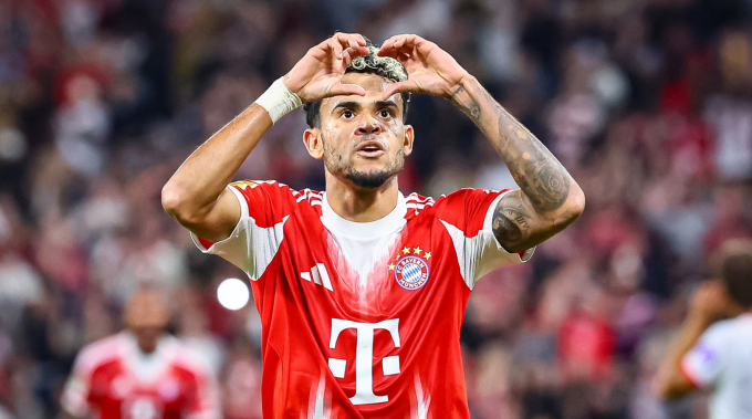Luis Diaz mừng bàn đầu tiên cho Bayern tại Bundesliga. Ảnh: Imago