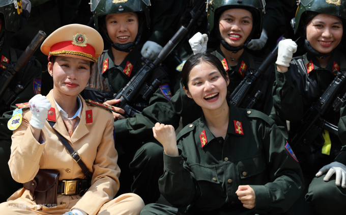 Nữ chiến sĩ khối công an nhân dân trong thời gian tập luyện diễu binh A50, tháng 3/2025. Ảnh: Phước Tuấn
