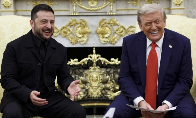 Tổng thống Ukraine Volodymyr Zelensky và Tổng thống Donald Trump trong cuộc gặp tại Phòng Bầu dục, Nhà Trắng, ngày 18/8. Ảnh: Reuters