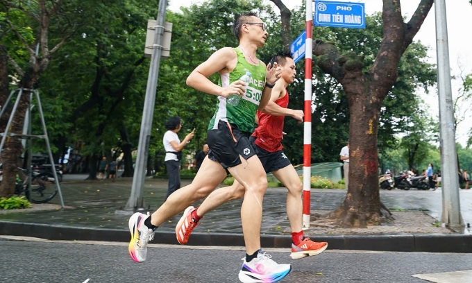 Tập tốc độ nên được xem là một phần quan trọng trong giáo án marathon. Ảnh: Long Distance Runners