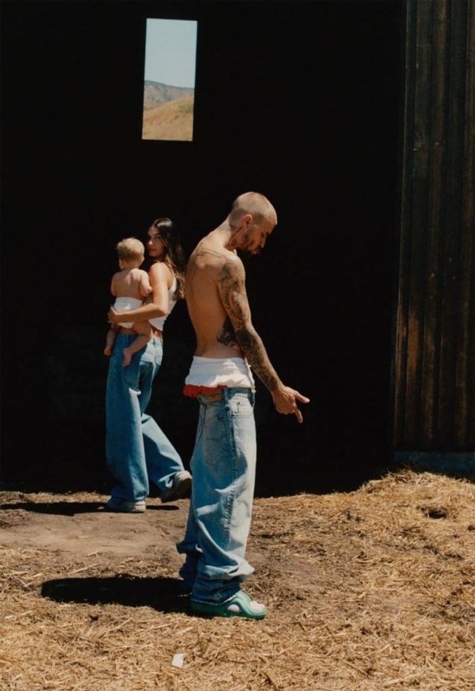 Hailey Bieber và con trai xuất hiện trong bộ ảnh quảng bá album thứ bảy của chồng. Ảnh: Instagram/ Justin Bieber