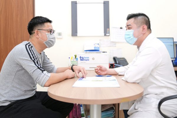 Phì đại tuyến tiền liệt tuổi trung niên: Nguy hiểm không, điều trị thế nào?