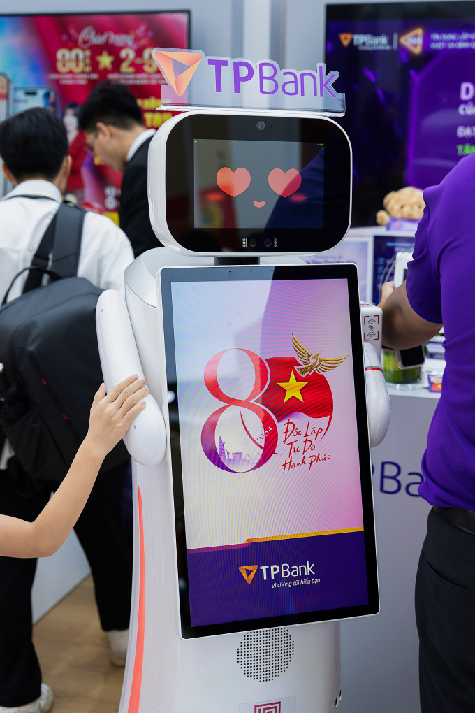 Robot AI TAio. Ảnh: TPBank