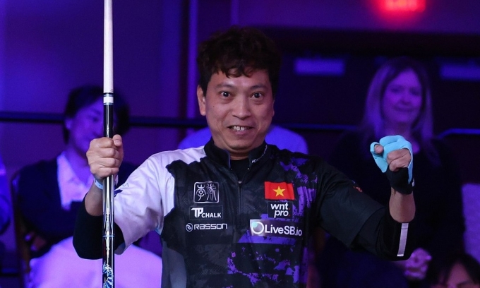 Quốc Hoàng mừng sau khi thắng Naoyuki Oi ở vòng 1/16 giải pool 9 bi US Open tại thành phố Atlantic, bang New Jersey, Mỹ tối 21/8/2025. Ảnh: Matchroom