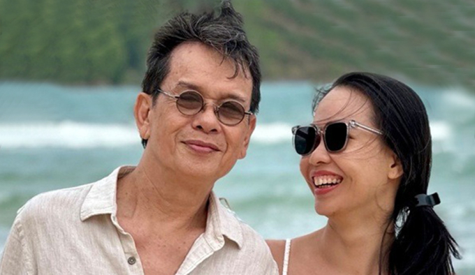 Năm 2004, sau thời gian dài định cư ở Mỹ, Đức quyết định về nước sống, phát hành album Và con tim đã vui trở lại. Sau đổ vỡ hôn nhân, nhạc sĩ lập gia đình với Huỳnh Thư - vốn là fan của ông. Ảnh: Hoàng Dung