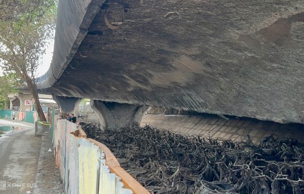 Cháy lớn dưới chân cầu Vĩnh Tuy: 500 xe máy bị thiêu rụi