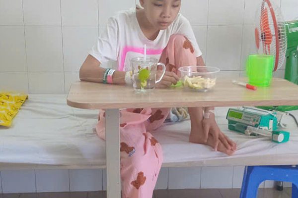 Cứu con ung thư máu: Hành trình gian nan của gia đình